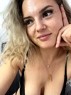 Snapshot of LexyGold chatting on 09-14-25, 02:06 LexyGold online show from 09-14-25, 02:06