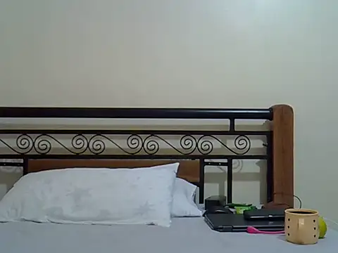 Giannah01 online show from 11-08-25, 04:16