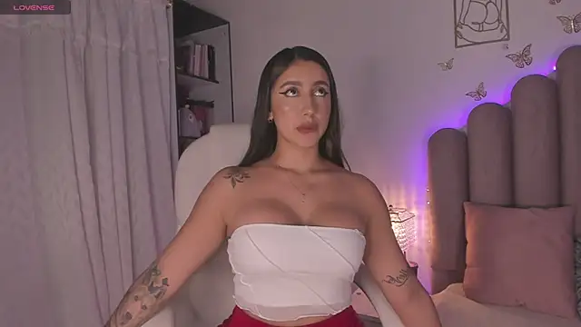 Sarapalmer1 online show from 12-18-24, 10:02