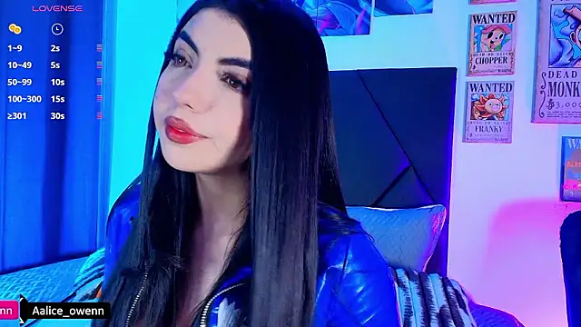 Snapshot of Aliceowenn chatting on 01-18-26, 12:36 Aliceowenn online show from 01-18-26, 12:36