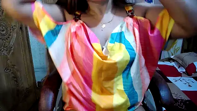 Snapshot of SohanaSabaSexy chatting on 01-15-25, 07:34 SohanaSabaSexy online show from 01-15-25, 07:34