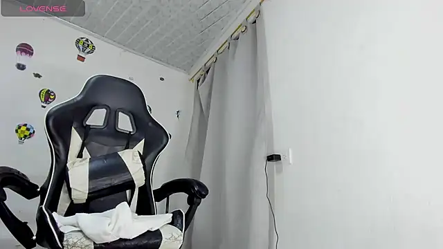 Holly Sailt online show from 09-26-25, 03:02