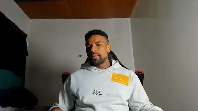 Snapshot of estebanlobo- chatting on 10-02-25, 11:30 estebanlobo- online show from 10-02-25, 11:30