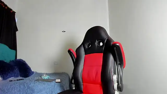 Snapshot of estebanlobo- chatting on 11-17-25, 09:30 estebanlobo- online show from 11-17-25, 09:30