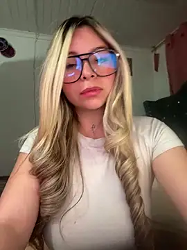 CristalGmez online show from 12-18-25, 03:55