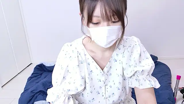 Snapshot of hi---chan- chatting on 04-27-26, 08:07 hi---chan- online show from 04-27-26, 08:07