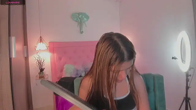 Snapshot of kimmy099 chatting on 02-18-25, 08:03 kimmy099 online show from 02-18-25, 08:03