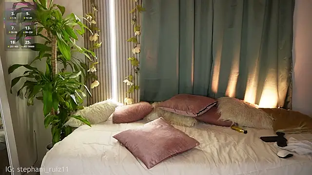 RossemaryRain online show from 04-15-26, 07:58