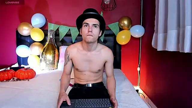  Tattoo Couple online show from 09-26-25, 02:13