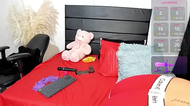 Snapshot of Julieta_Coopeer_ chatting on 09-21-25, 07:02 Julieta Coopeer online show from 09-21-25, 07:02