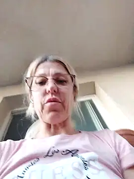 Snapshot of blondyruby chatting on 02-17-26, 05:43 blondyruby online show from 02-17-26, 05:43