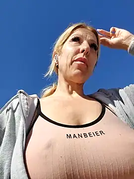 Snapshot of blondyruby chatting on 02-23-26, 10:38 blondyruby online show from 02-23-26, 10:38