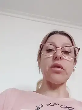 Snapshot of blondyruby chatting on 02-18-26, 09:39 blondyruby online show from 02-18-26, 09:39