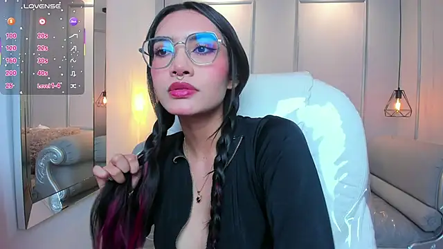 Snapshot of AzuraKindong chatting on 10-15-25, 07:11 AzuraKindong online show from 10-15-25, 07:11