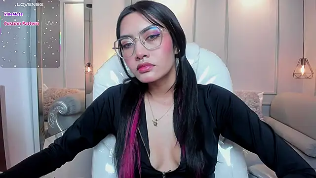 Snapshot of AzuraKindong chatting on 10-08-25, 07:36 AzuraKindong online show from 10-08-25, 07:36