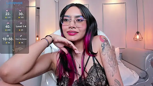 Snapshot of AzuraKindong chatting on 03-07-25, 01:31 AzuraKindong online show from 03-07-25, 01:31