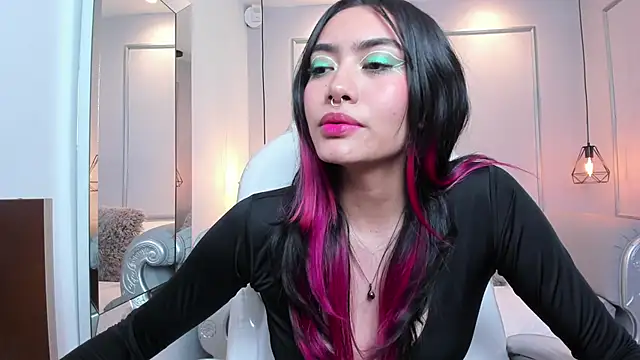 Snapshot of AzuraKindong chatting on 03-18-25, 01:24 AzuraKindong online show from 03-18-25, 01:24