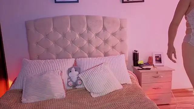 ChanellGV online show from 09-10-25, 03:44