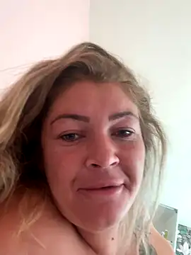 Snapshot of GabyHofstede chatting on 10-06-25, 10:16 GabyHofstede online show from 10-06-25, 10:16