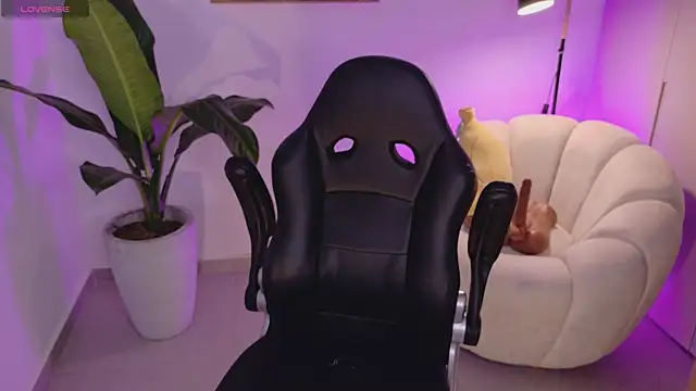 sarawinstone online show from 11-12-25, 11:30