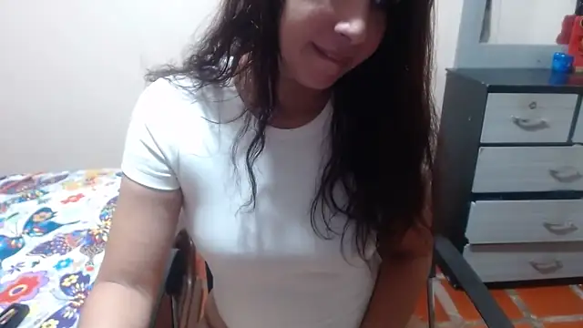 Snapshot of Ainhoa-hot chatting on 05-05-26, 03:20 Ainhoa-hot online show from 05-05-26, 03:20