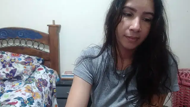 Snapshot of Ainhoa-hot chatting on 05-15-26, 04:43 Ainhoa-hot online show from 05-15-26, 04:43