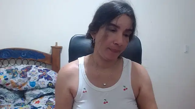 Snapshot of Ainhoa-hot chatting on 06-10-26, 08:37 Ainhoa-hot online show from 06-10-26, 08:37