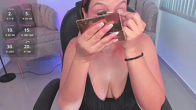 Snapshot of Aida_adams chatting on 10-08-25, 03:24 Aida adams online show from 10-08-25, 03:24