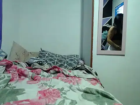 Laura martin  online show from 11-10-25, 07:02