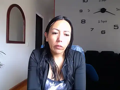 Laura martin  online show from 02-25-26, 01:22