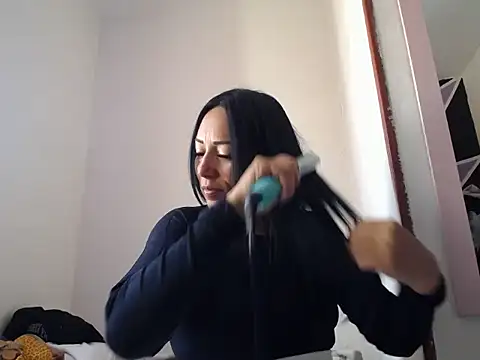 Laura martin  online show from 11-04-25, 03:38