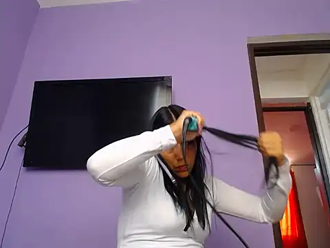 Laura martin  online show from 10-22-25, 03:44