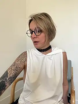 marinella07 online show from 03-18-25, 12:17