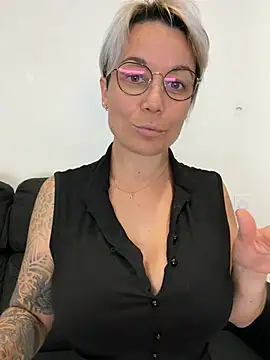 Snapshot of marinella07 chatting on 06-26-26, 07:36 marinella07 online show from 06-26-26, 07:36