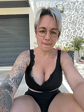 Snapshot of marinella07 chatting on 07-18-26, 10:35 marinella07 online show from 07-18-26, 10:35