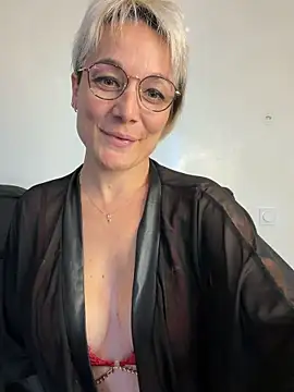 Snapshot of marinella07 chatting on 06-11-26, 08:11 marinella07 online show from 06-11-26, 08:11