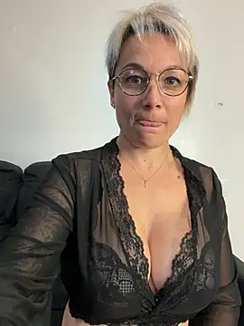 Snapshot of marinella07 chatting on 06-12-26, 07:39 marinella07 online show from 06-12-26, 07:39