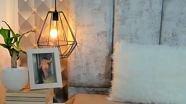 Sara Thompsoon online show from 02-08-26, 12:03