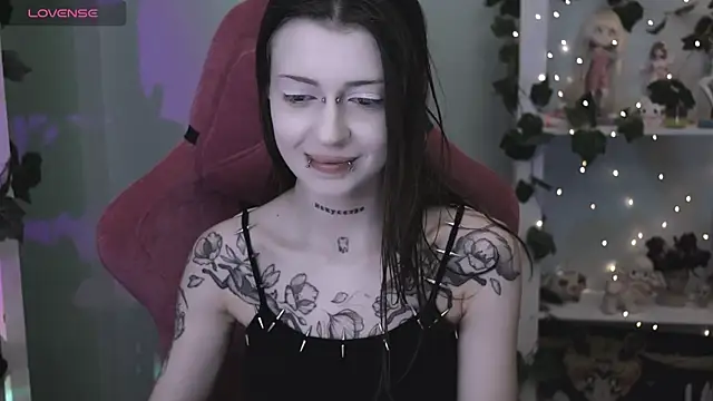 Snapshot of prettybones chatting on 06-03-26, 10:36 prettybones online show from 06-03-26, 10:36