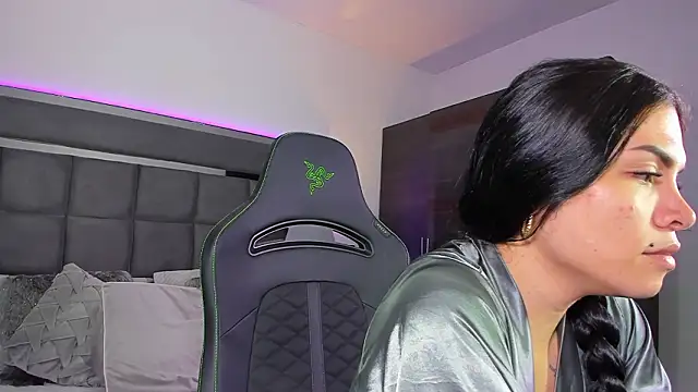 Snapshot of Emmilysantibanez chatting on 03-18-26, 02:52 Emmilysantibanez online show from 03-18-26, 02:52