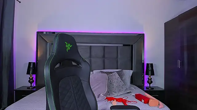 Snapshot of Emmilysantibanez chatting on 02-19-26, 02:47 Emmilysantibanez online show from 02-19-26, 02:47