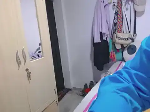 Stepmom slut 50 online show from 03-22-25, 11:53