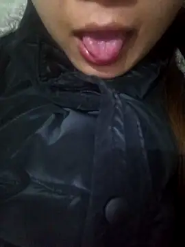 Snapshot of -Almira- chatting on 01-31-25, 11:24 -Almira- online show from 01-31-25, 11:24