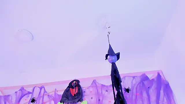 sophie-newton online show from 10-28-25, 12:26