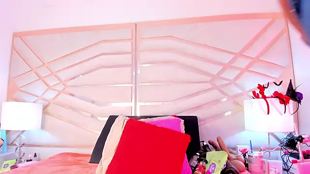 sophie-newton online show from 02-13-26, 12:16