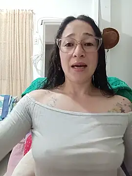 Snapshot of emilypoppy3 chatting on 06-05-26, 08:03 emilypoppy3 online show from 06-05-26, 08:03