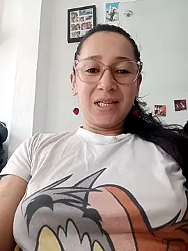 Snapshot of emilypoppy3 chatting on 05-05-26, 12:41 emilypoppy3 online show from 05-05-26, 12:41