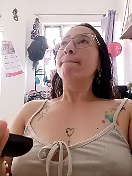 Snapshot of emilypoppy3 chatting on 05-08-26, 12:42 emilypoppy3 online show from 05-08-26, 12:42