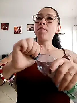 emilypoppy3 online show from 04-10-26, 09:33