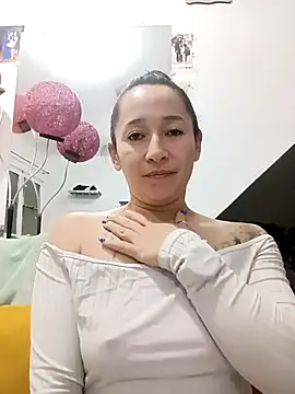 emilypoppy3 online show from 11-26-25, 02:00